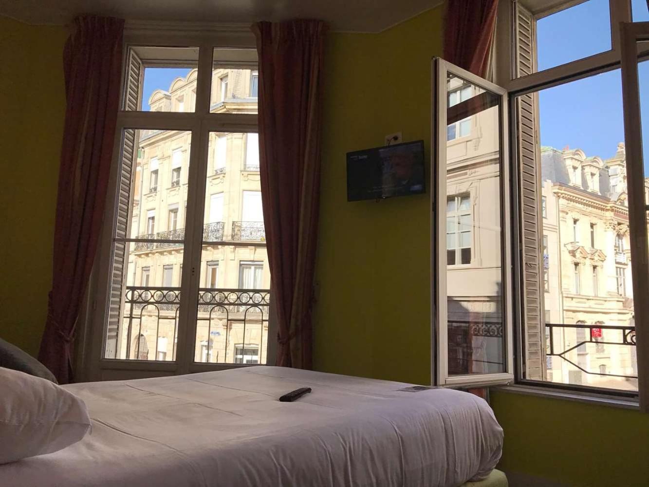 Brit Hotel Aux Sacres Reims, Centre Historique Exterior foto